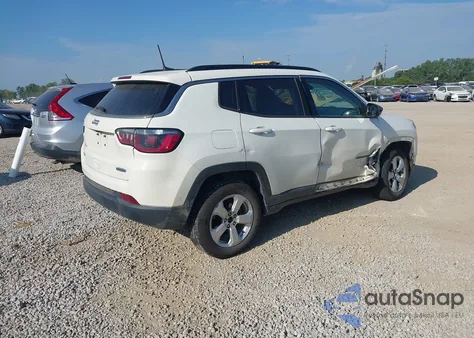 2018 Jeep Compass Latitude 4X4 z USA, uszkodzony, nr VIN 3C4NJDBB7JT325936